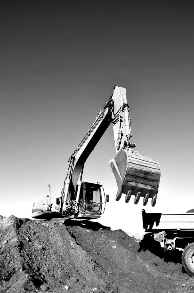 Excavator on worksite using AIC Rentals facilities